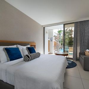 Water Front Room Deck